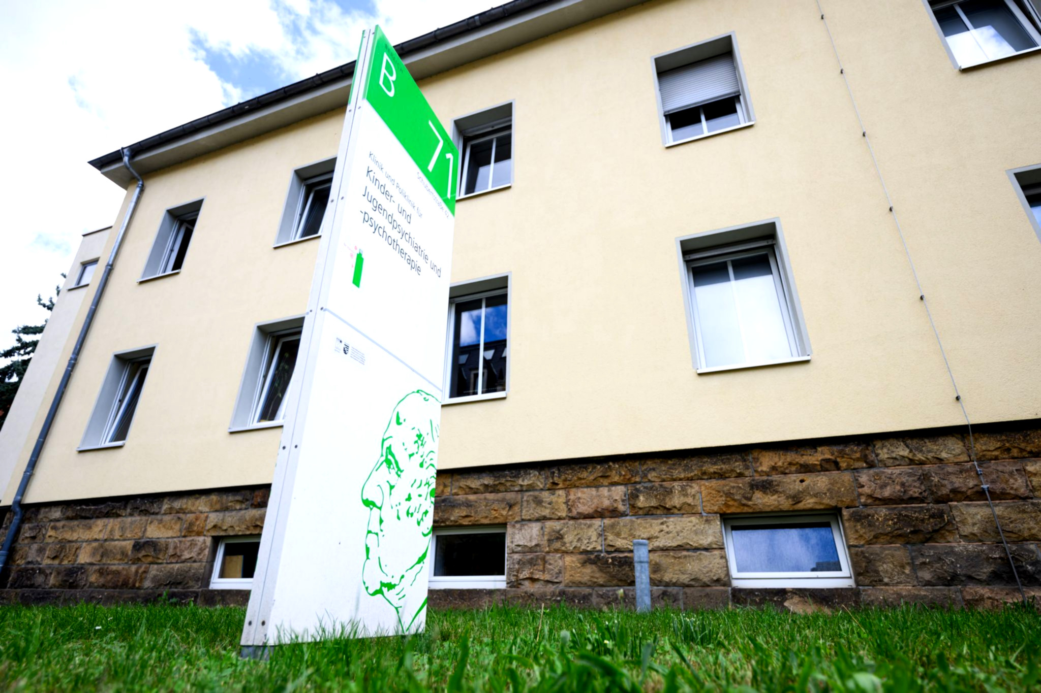 Kinder warten auf psychiatrische Hilfe.